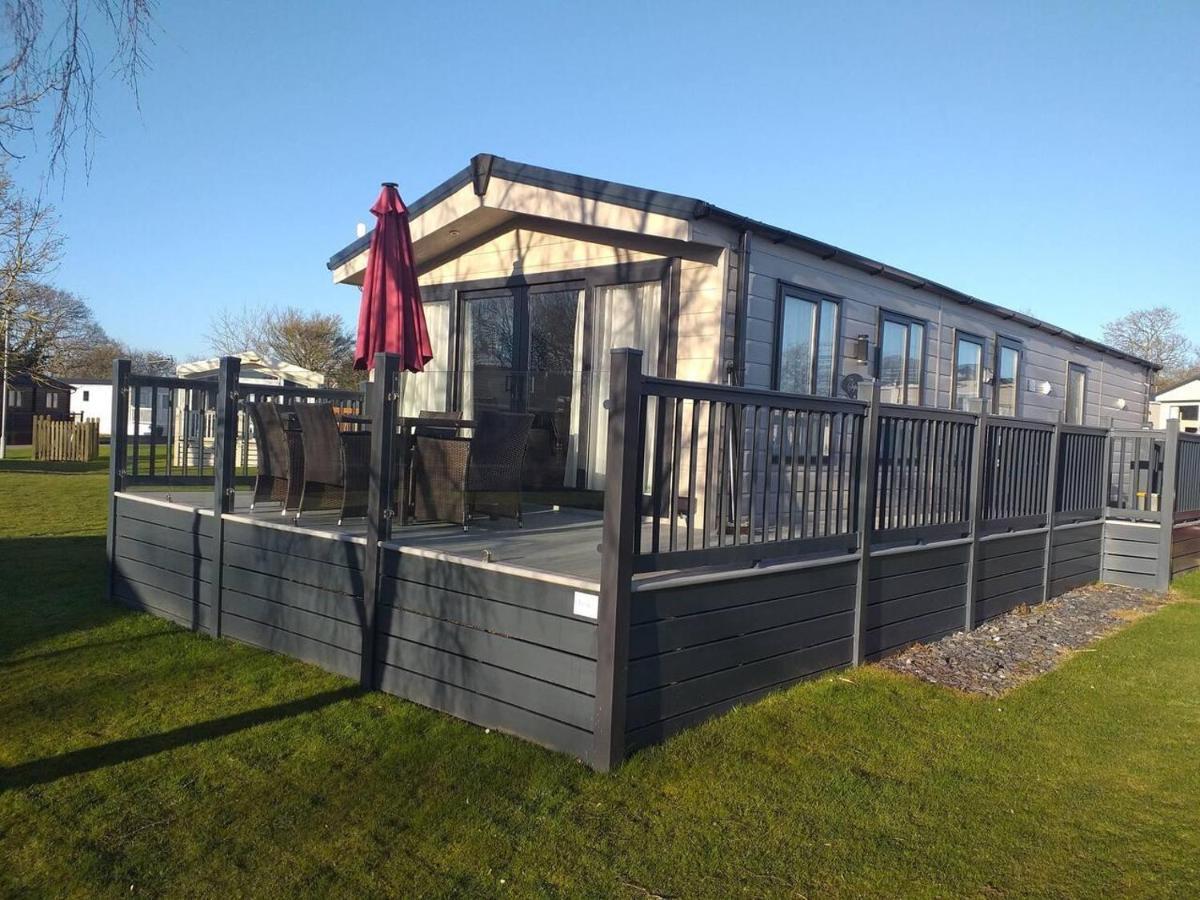 Superior 6 Berth Holiday Home In Suffolk Saxmundham Exterior photo