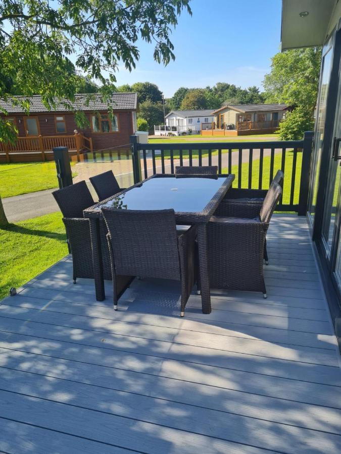 Superior 6 Berth Holiday Home In Suffolk Saxmundham Exterior photo